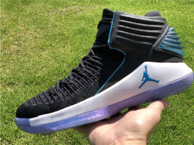 AJ 32 Bordroom CEO