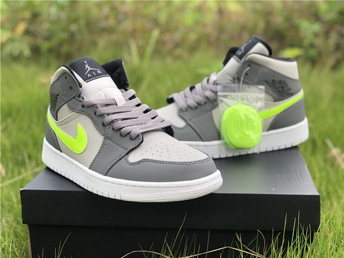 Air Jordan 1 Mid-045