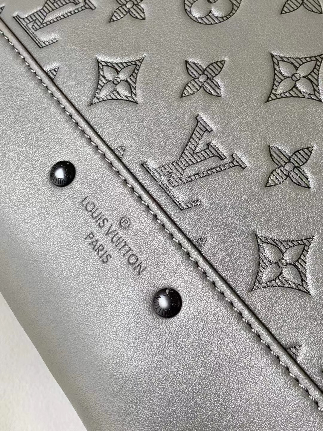 LV Backpack(AAAA)-050