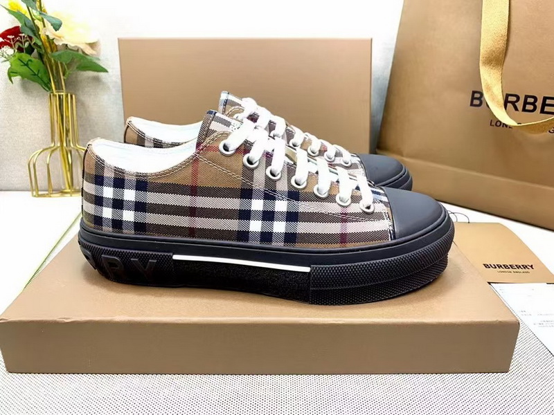 Burberry Shoes(AAA)-006