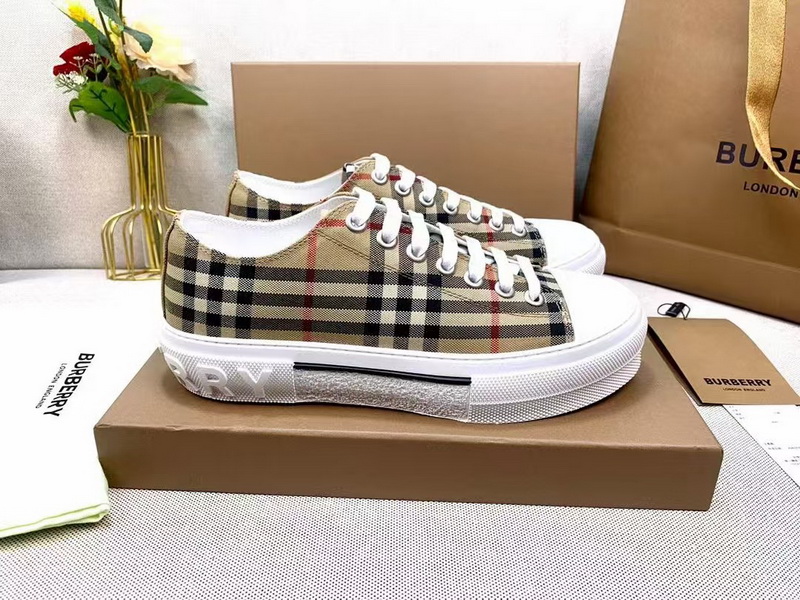 Burberry Shoes(AAA)-005