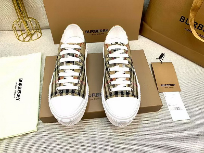 Burberry Shoes(AAA)-005