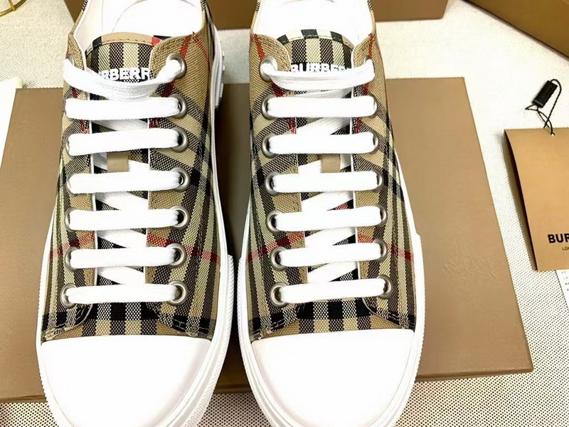 Burberry Shoes(AAA)-005