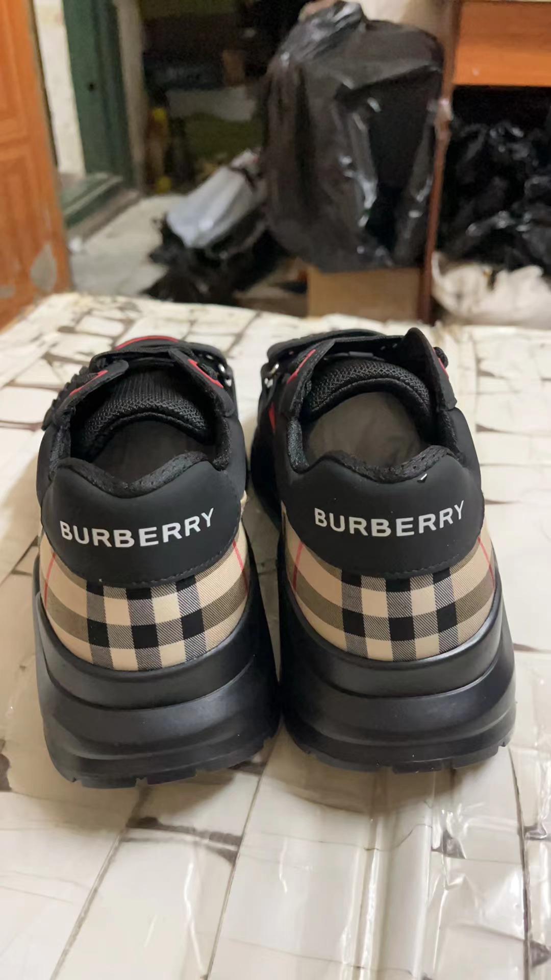 Burberry Shoes(AAA)-004