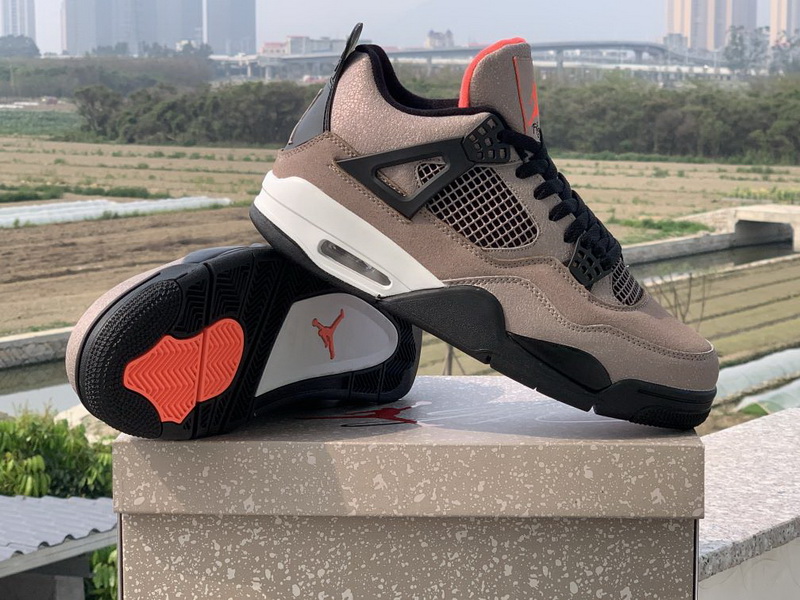 Air Jordan 4 Retro-082