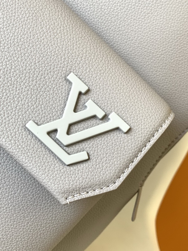 LV Backpack(AAA)-086