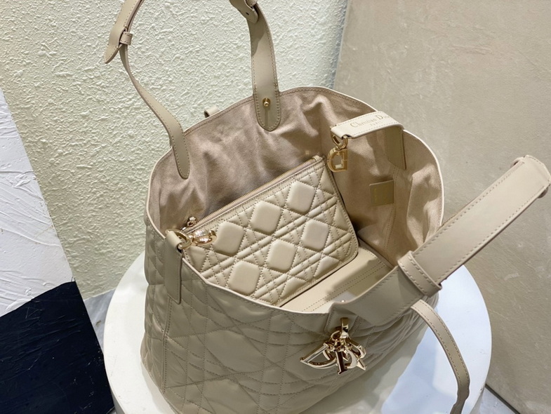 Dior Handbags AAA(Women)-239