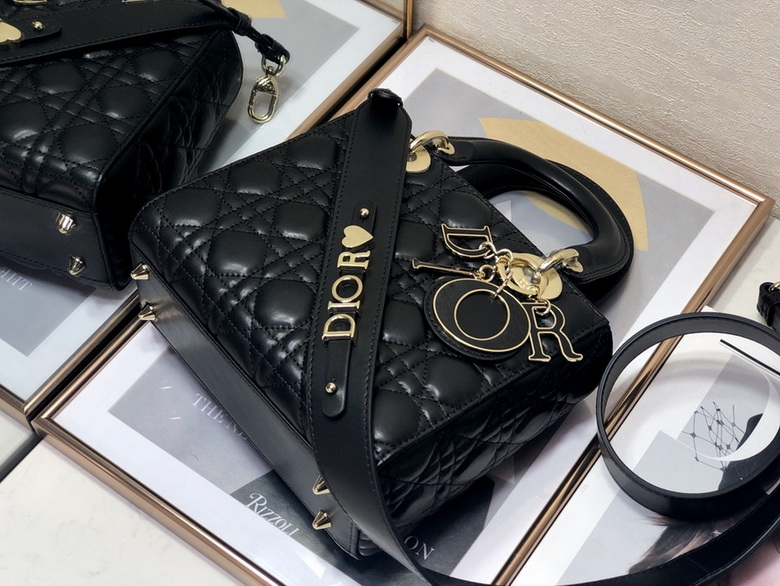 Dior Handbags AAA(Women)-326