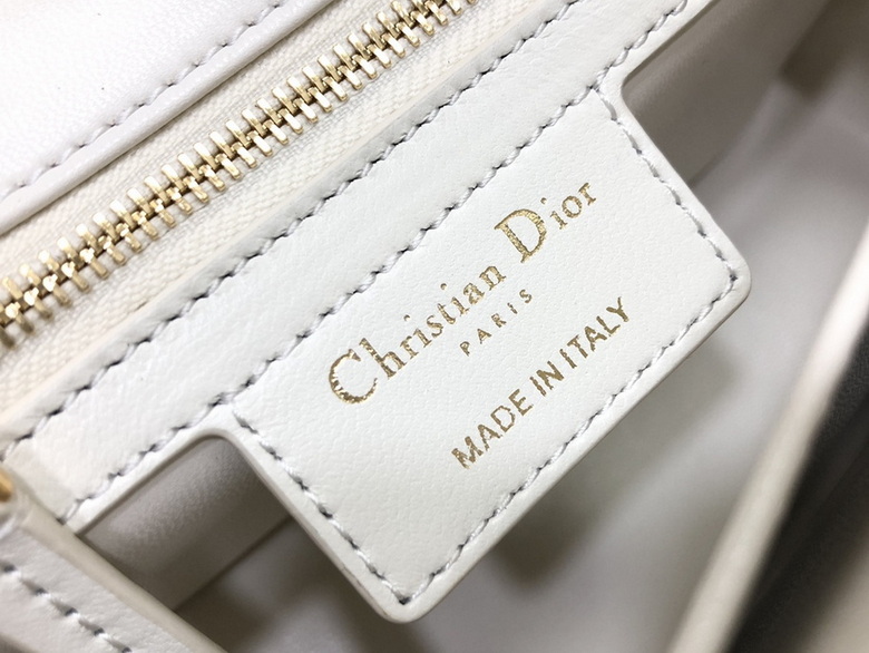 Dior Handbags AAA(Women)-221