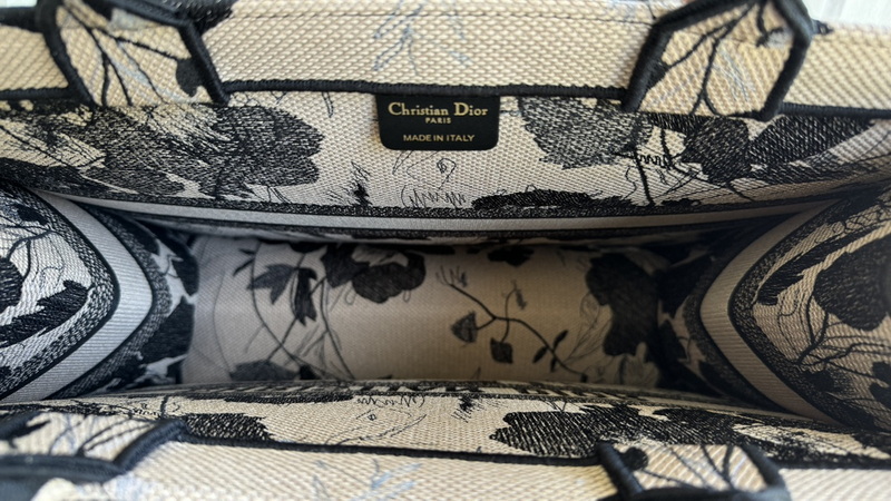 Dior Handbags AAA(Women)-485