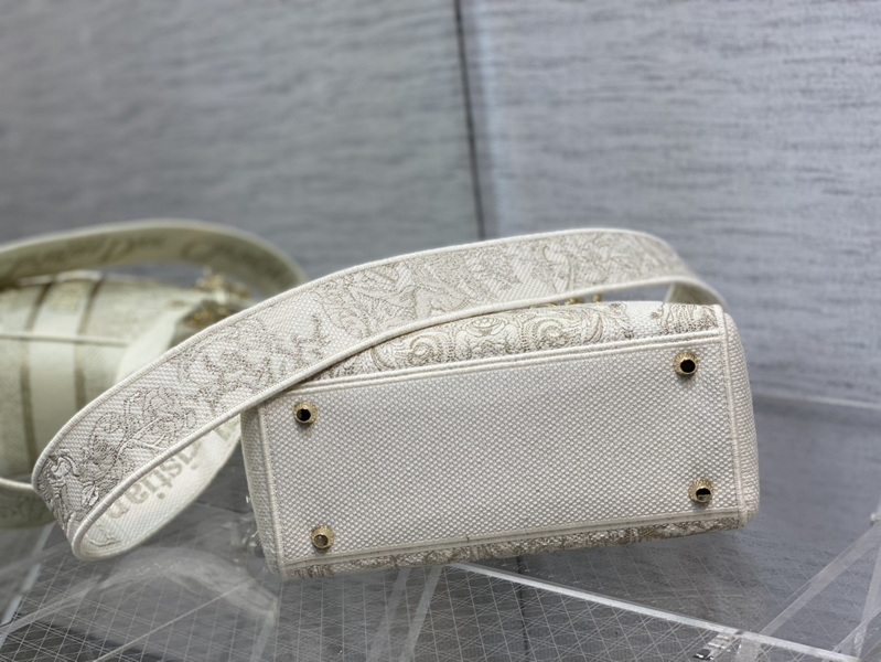 Dior Handbags AAA(Women)-611