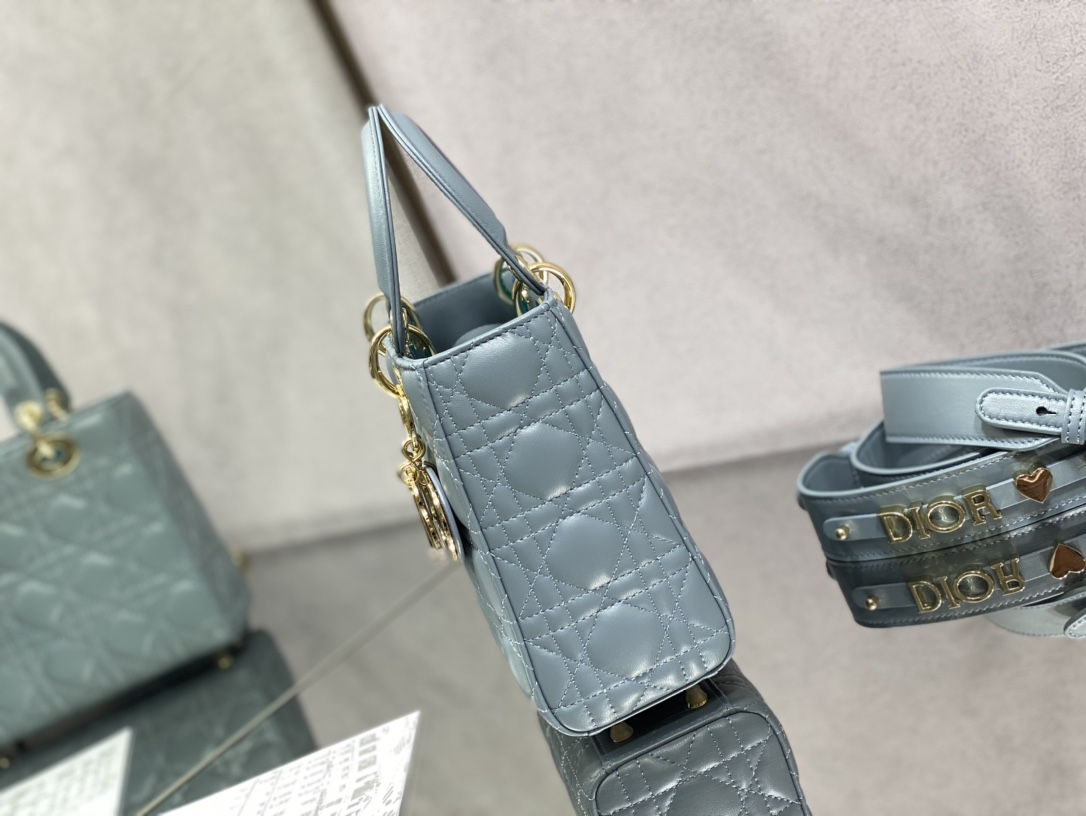 Dior Handbags AAA(Women)-652