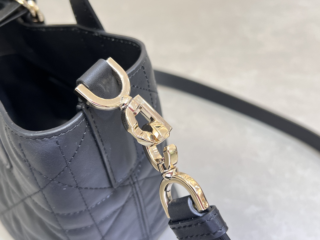 Dior Handbags AAA(Women)-684
