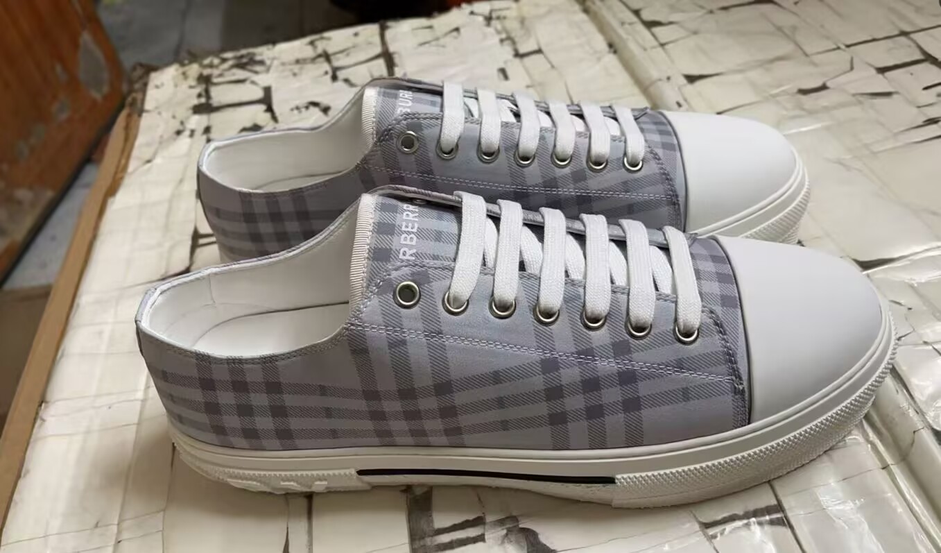 Burberry Shoes(AAA)-011