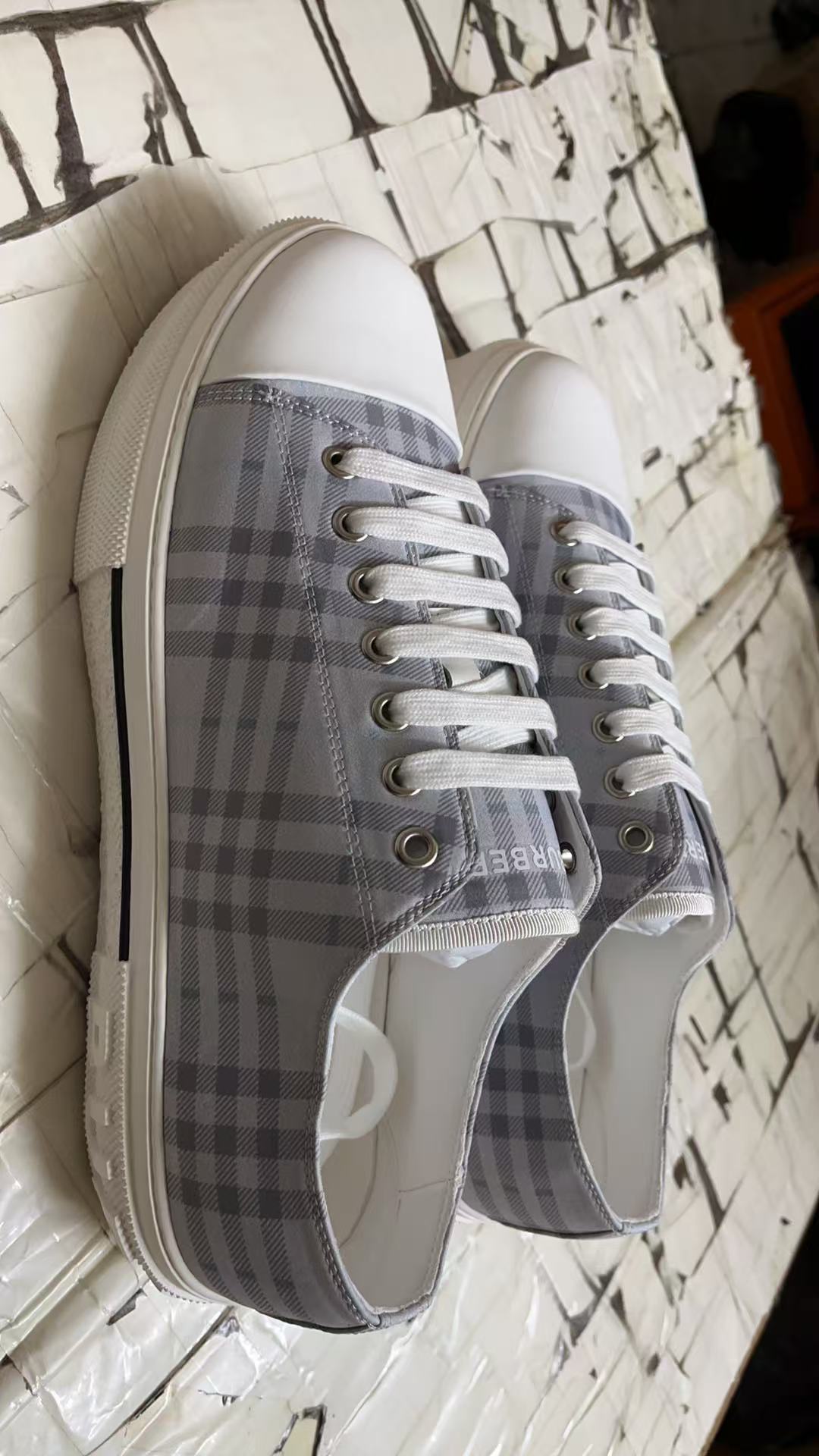 Burberry Shoes(AAA)-011