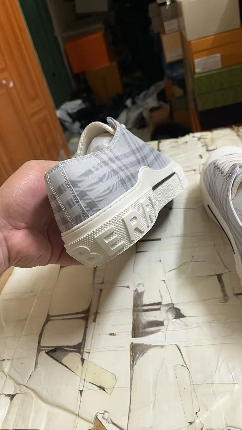 Burberry Shoes(AAA)-011