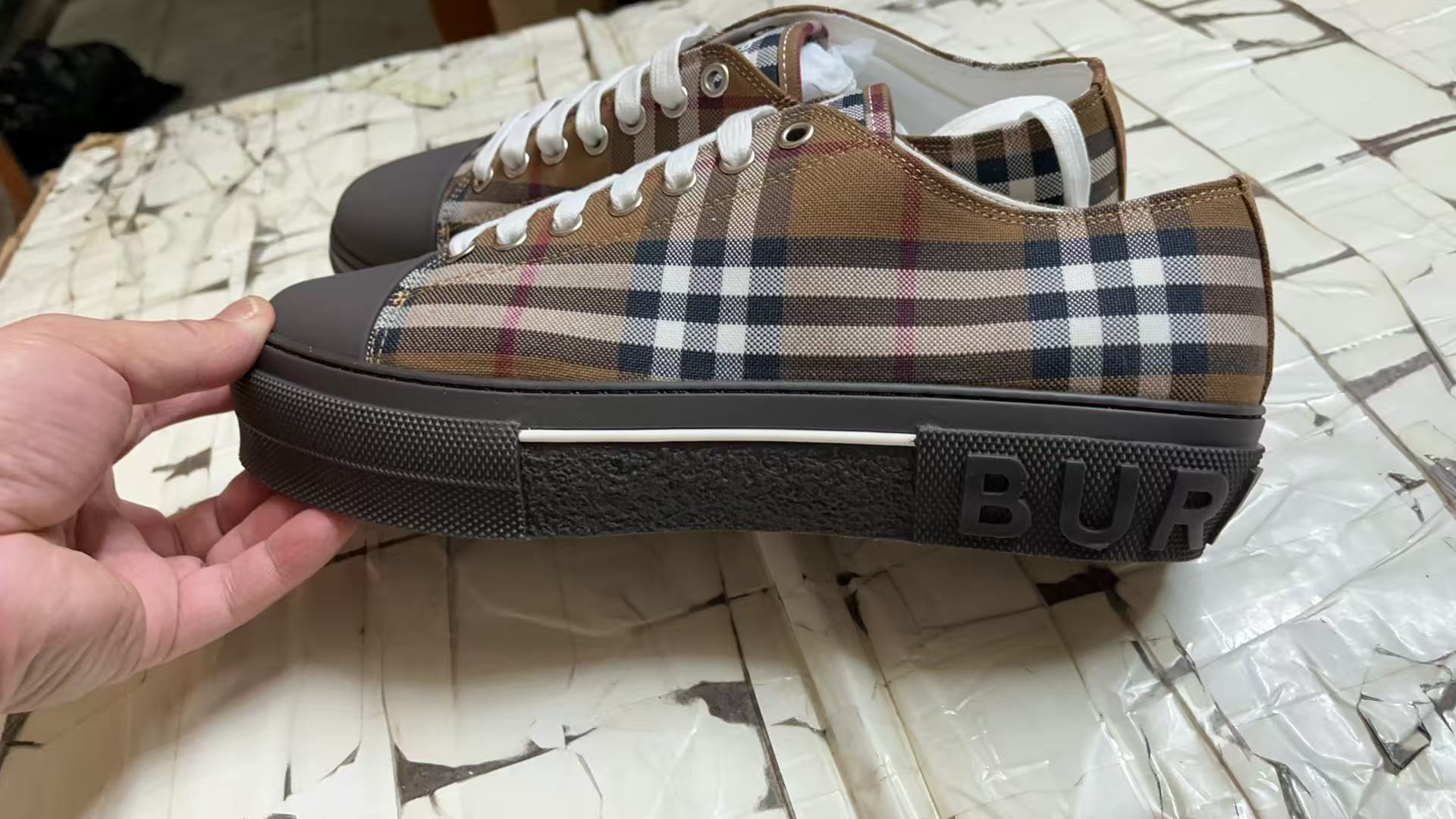 Burberry Shoes(AAA)-012