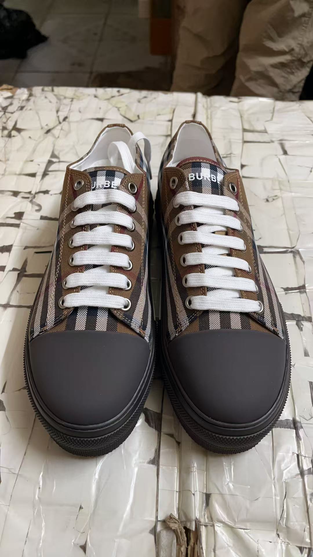 Burberry Shoes(AAA)-012
