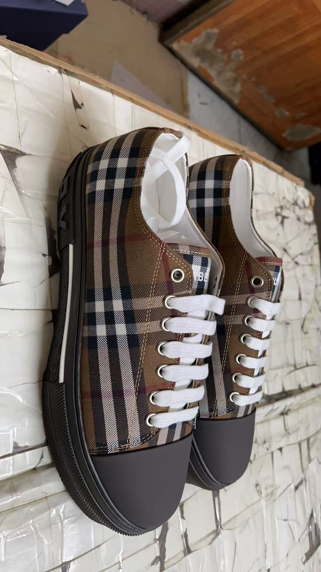 Burberry Shoes(AAA)-012