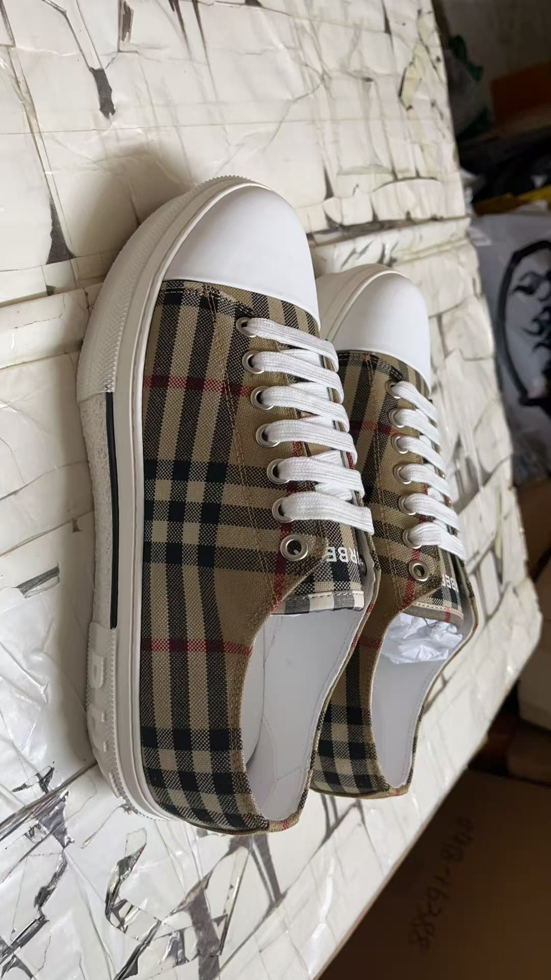 Burberry Shoes(AAA)-013