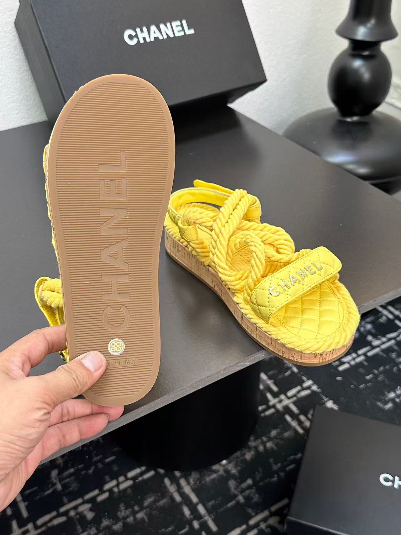Chanel Slippers Women(AAA)-025