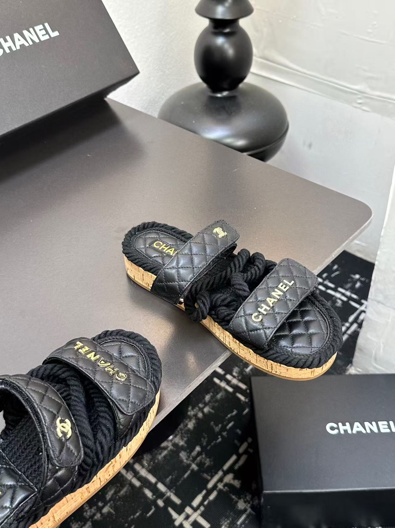 Chanel Slippers Women(AAA)-027