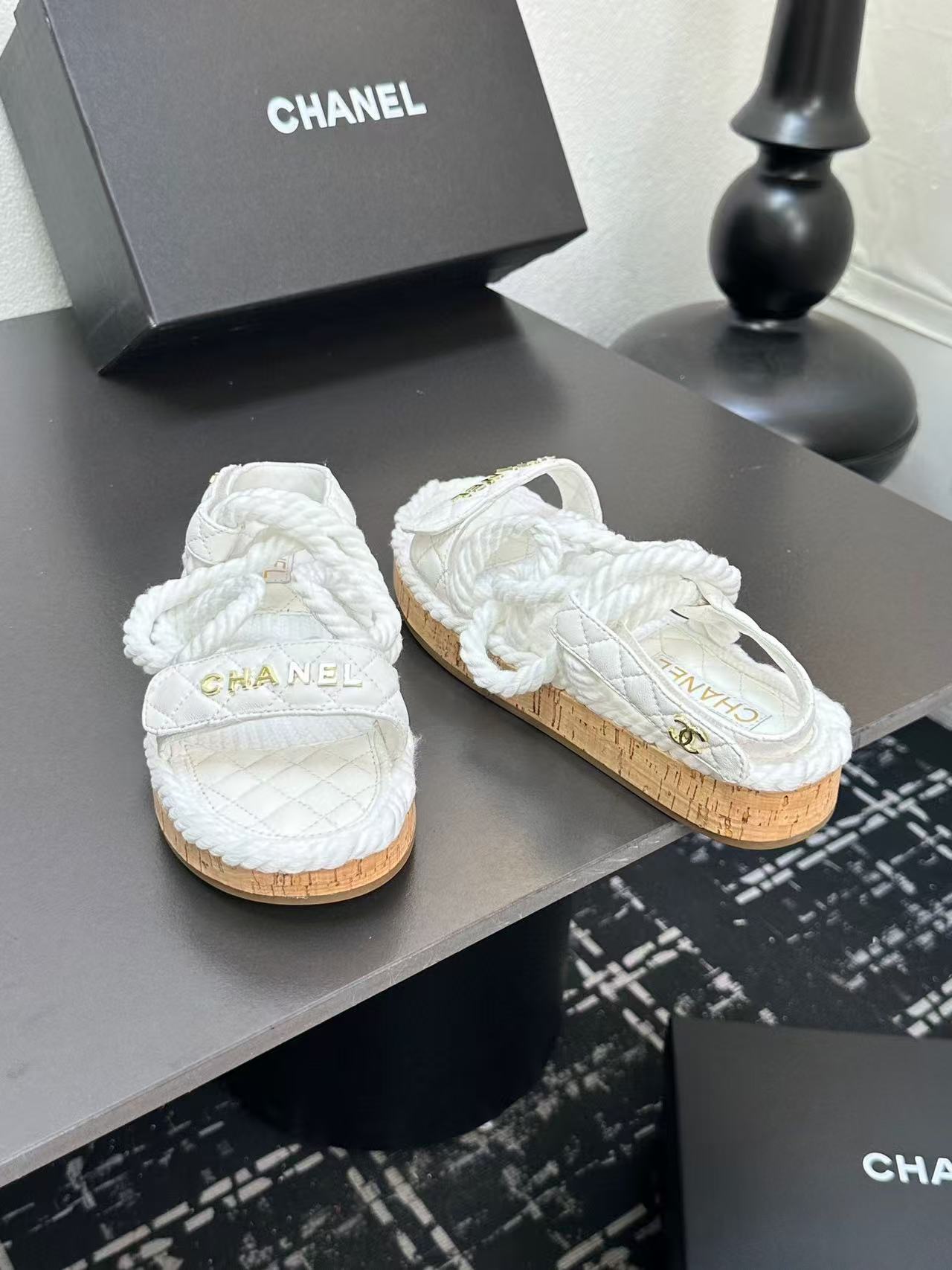 Chanel Slippers Women(AAA)-021