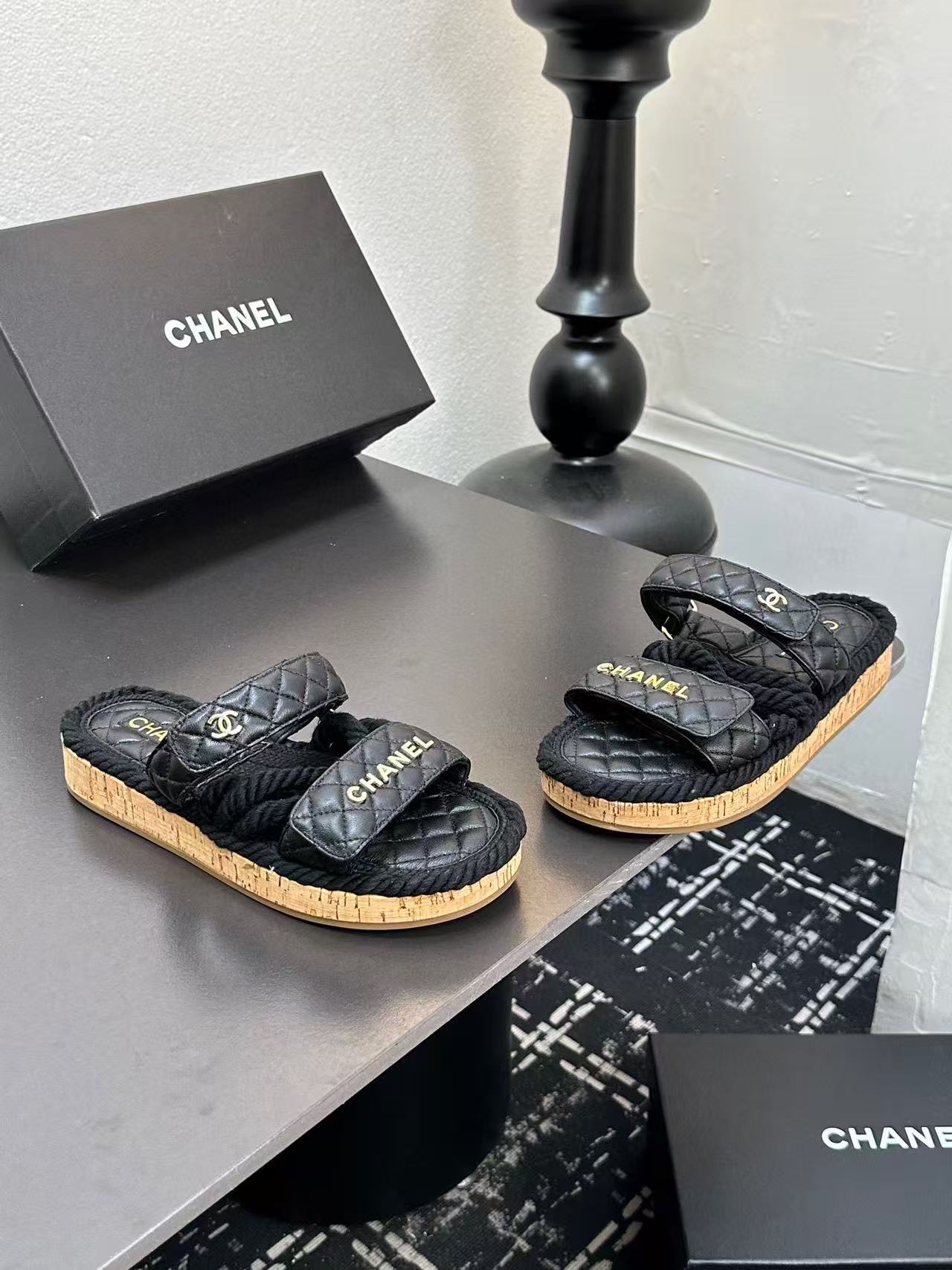 Chanel Slippers Women(AAA)-027