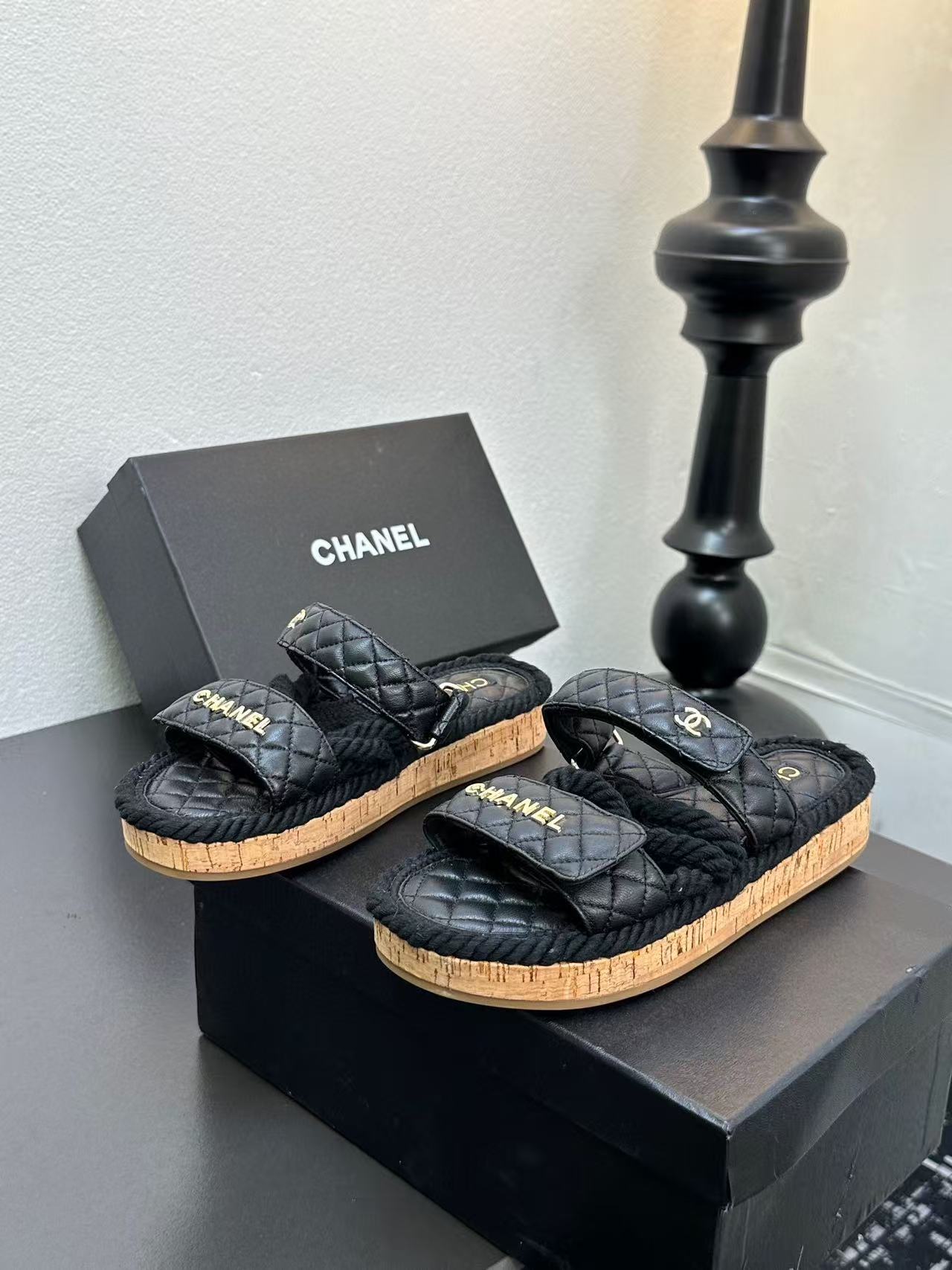 Chanel Slippers Women(AAA)-027