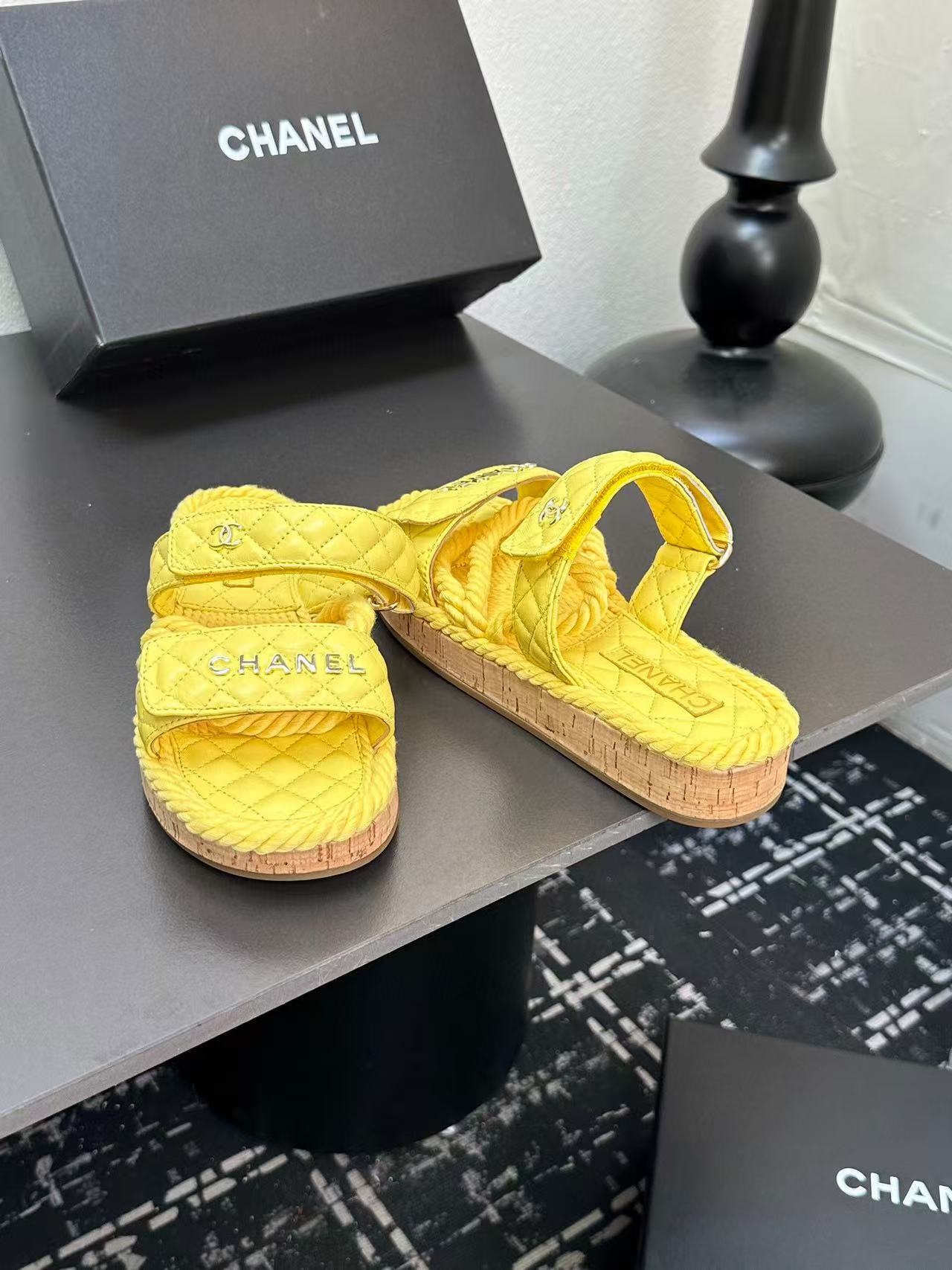 Chanel Slippers Women(AAA)-029