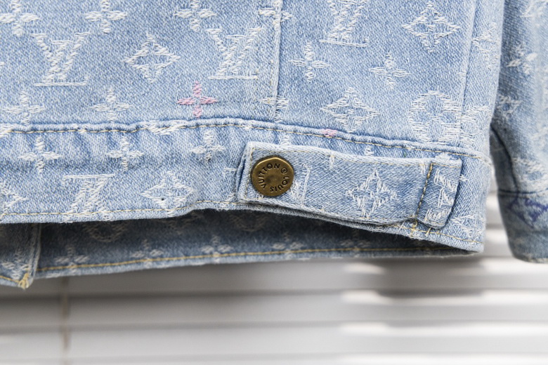 LV Jacket-041