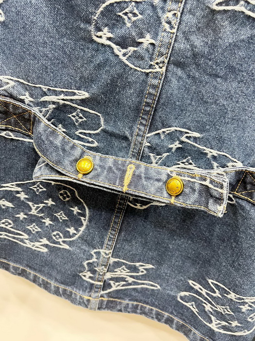 LV Jacket-044