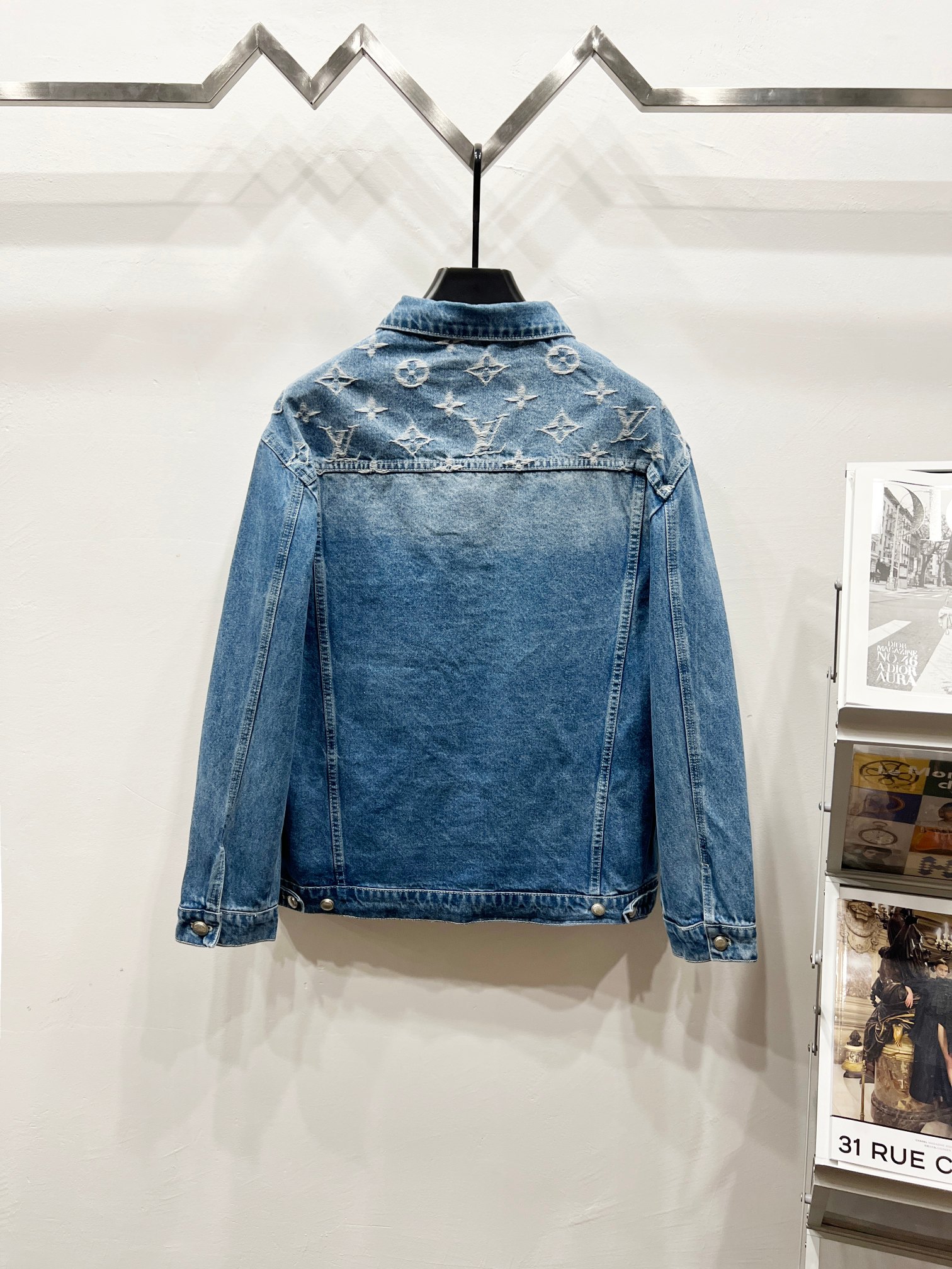 LV Jacket-045