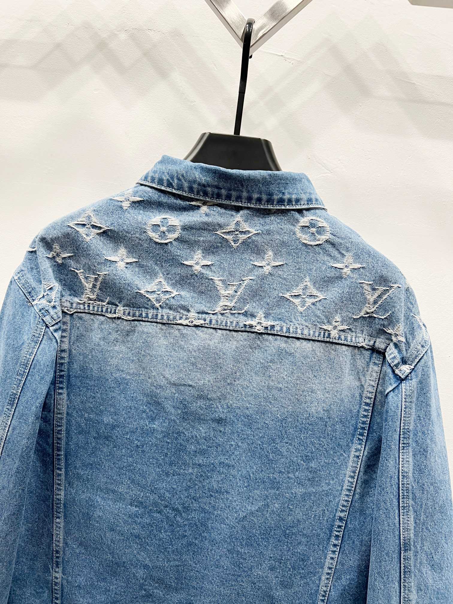 LV Jacket-045