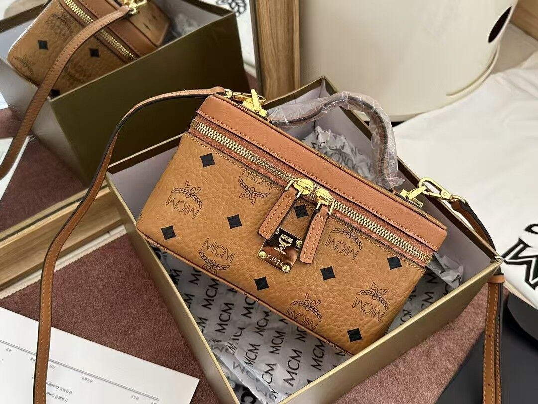 MCM Makeup Bag-002