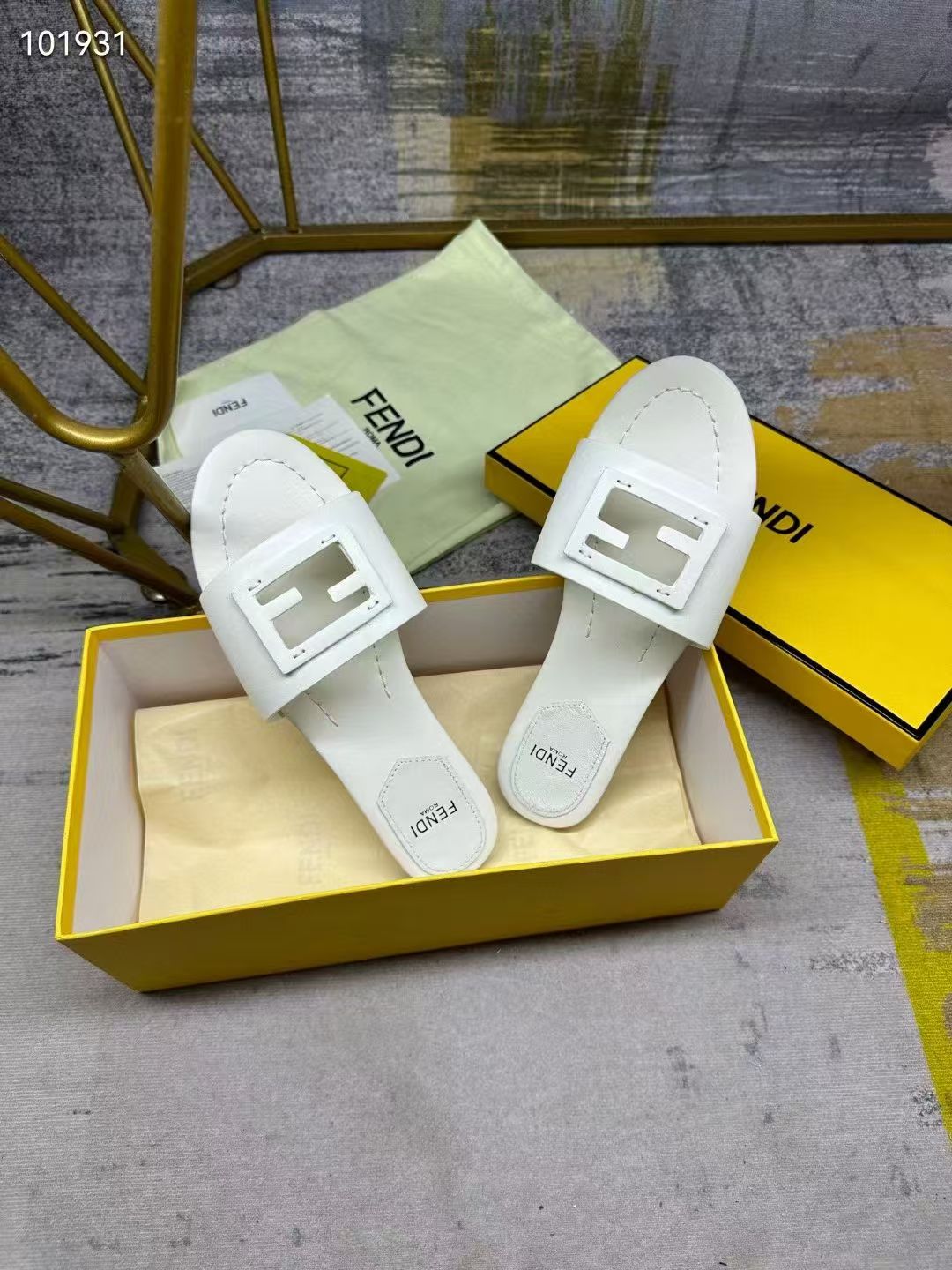 Fendi Slippers Women(AAA)-010