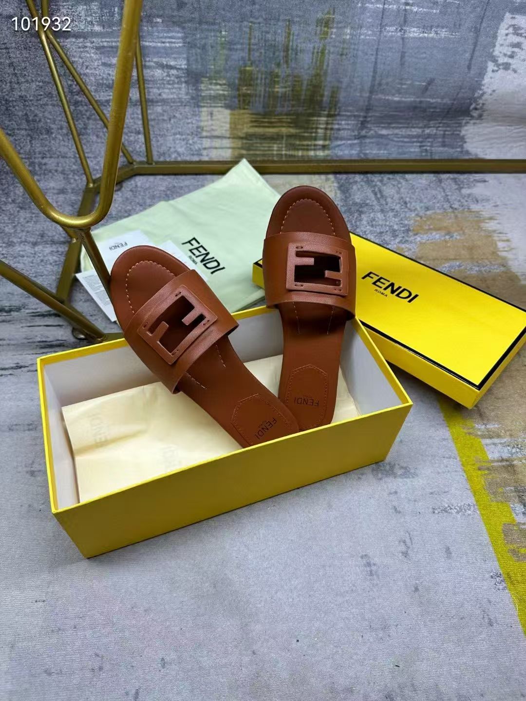 Fendi Slippers Women(AAA)-008