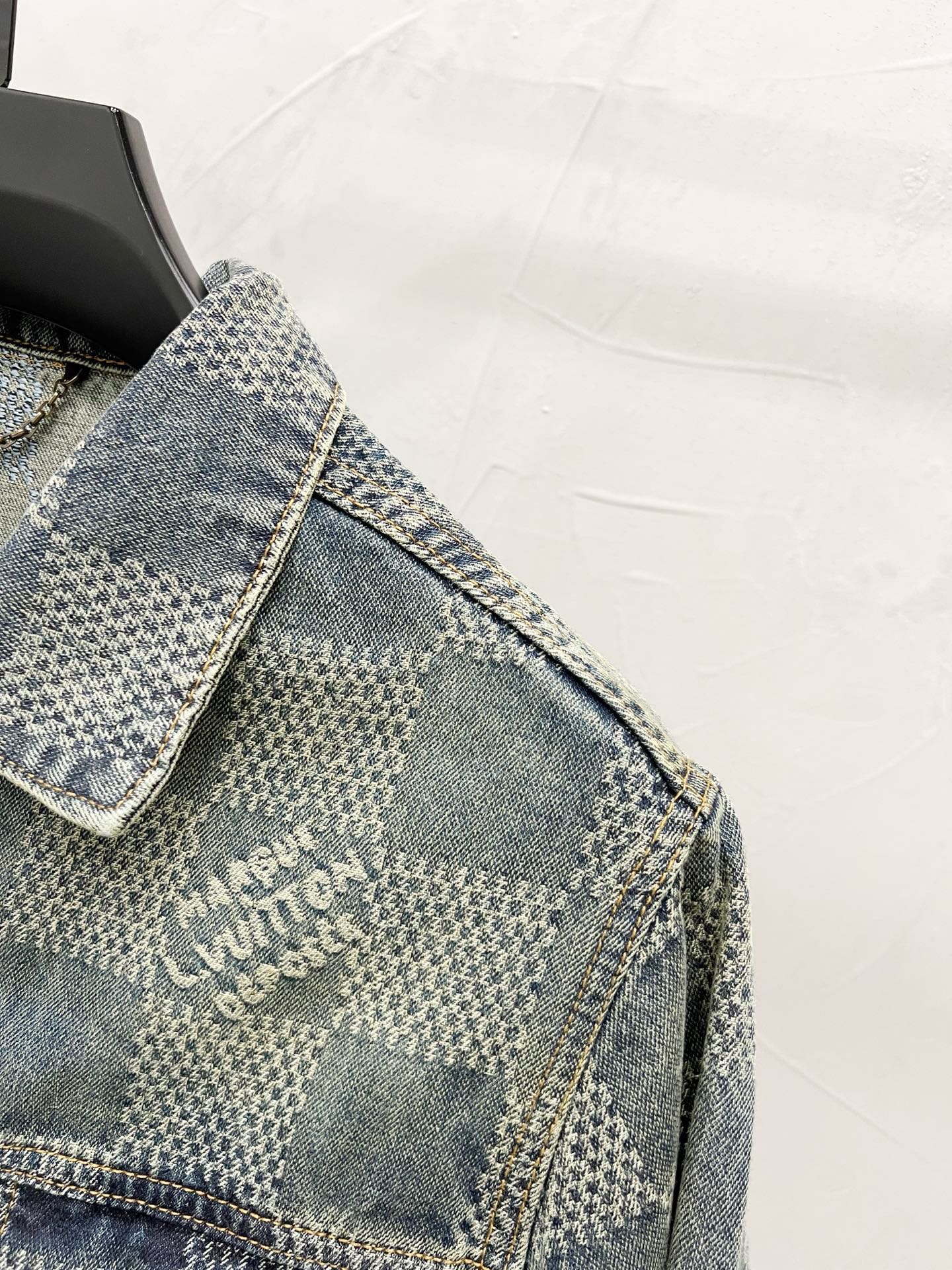 LV Jacket-147
