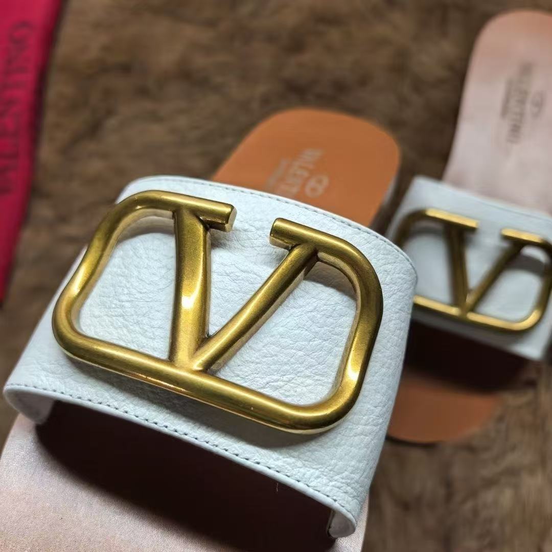 Valentino Slippers Women(AAA)-004