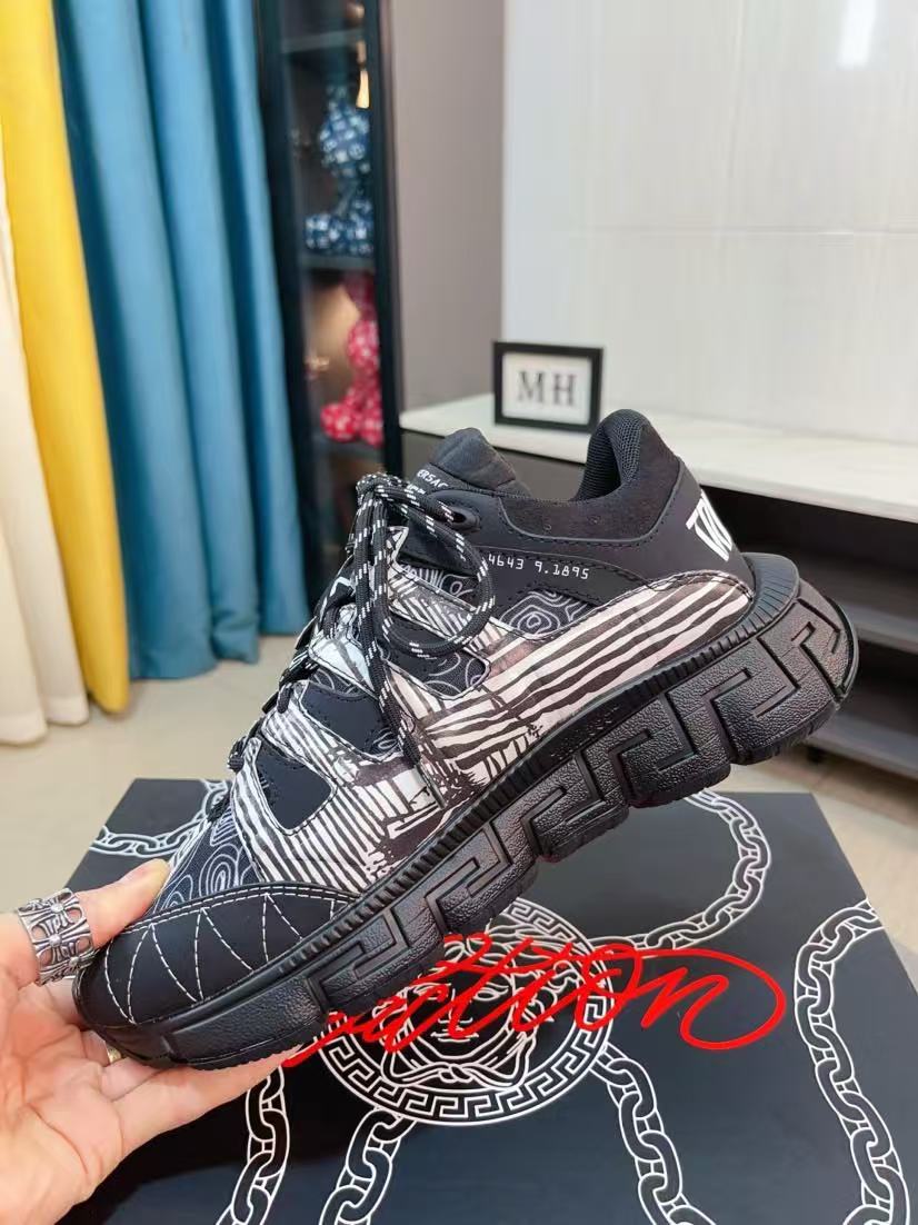 Versace Shoes(AAA)-195