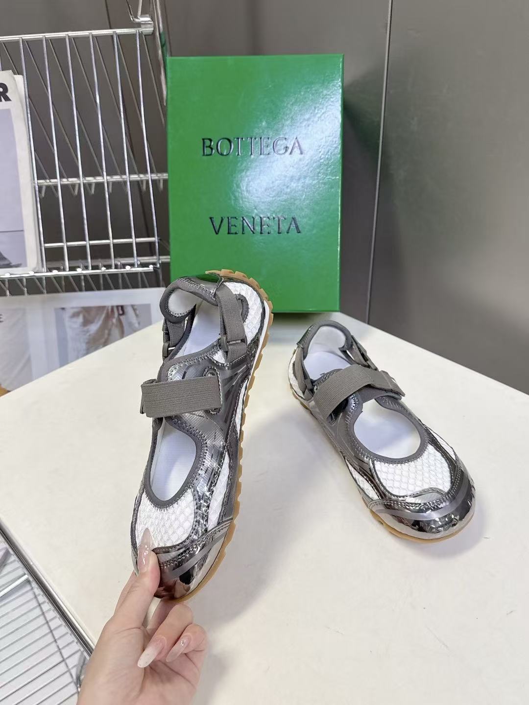 Bottega Veneta Slippers Women(AAA)-003