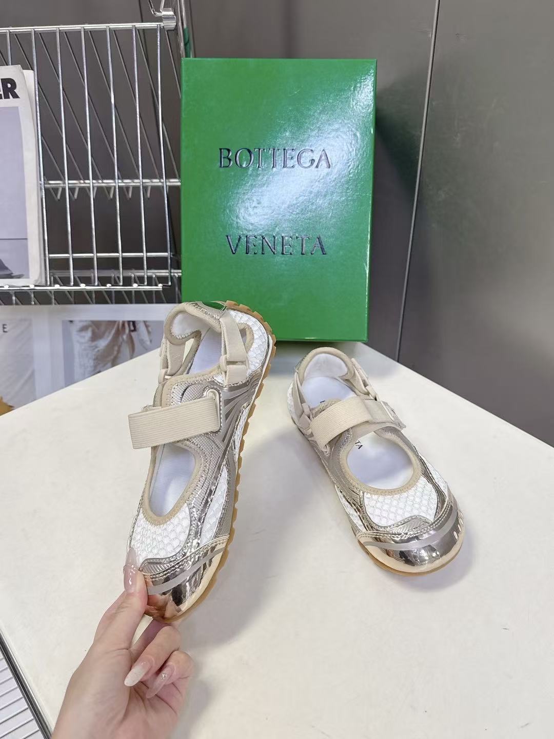 Bottega Veneta Slippers Women(AAA)-002