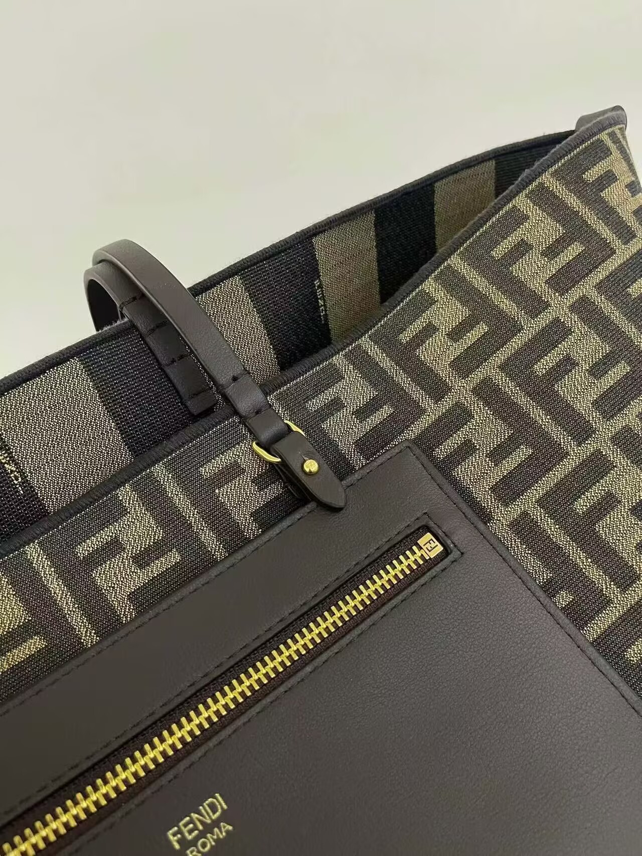 Fendi Handbags AAA(Women)-016