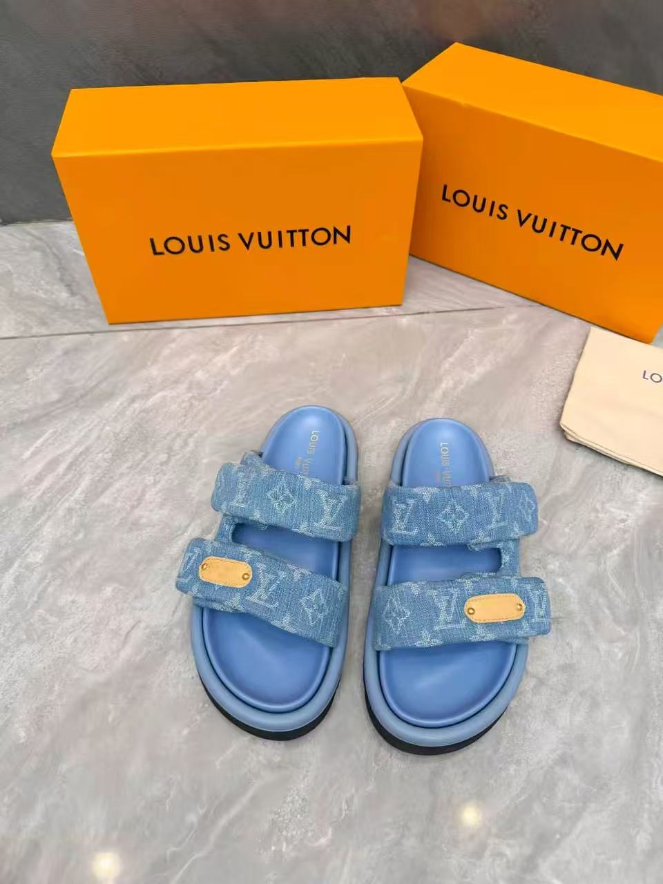 LV Slippers Women(AAA)-032