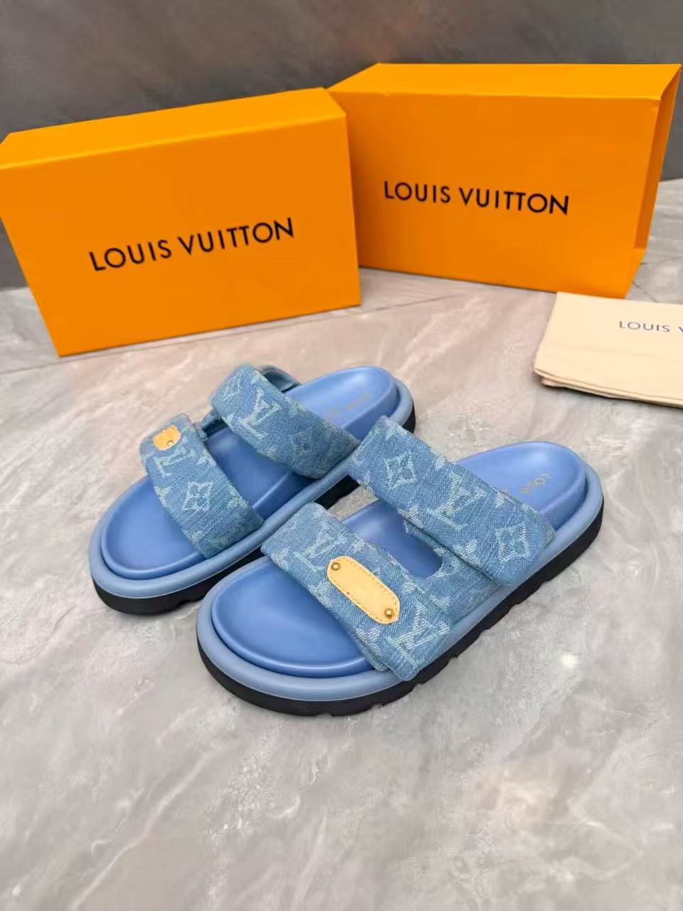 LV Slippers Women(AAA)-032