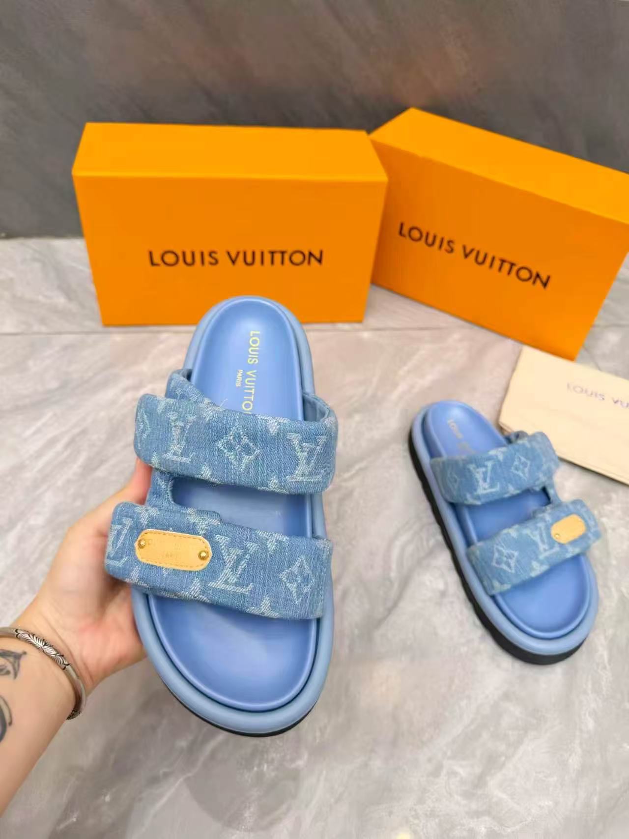 LV Slippers Women(AAA)-032