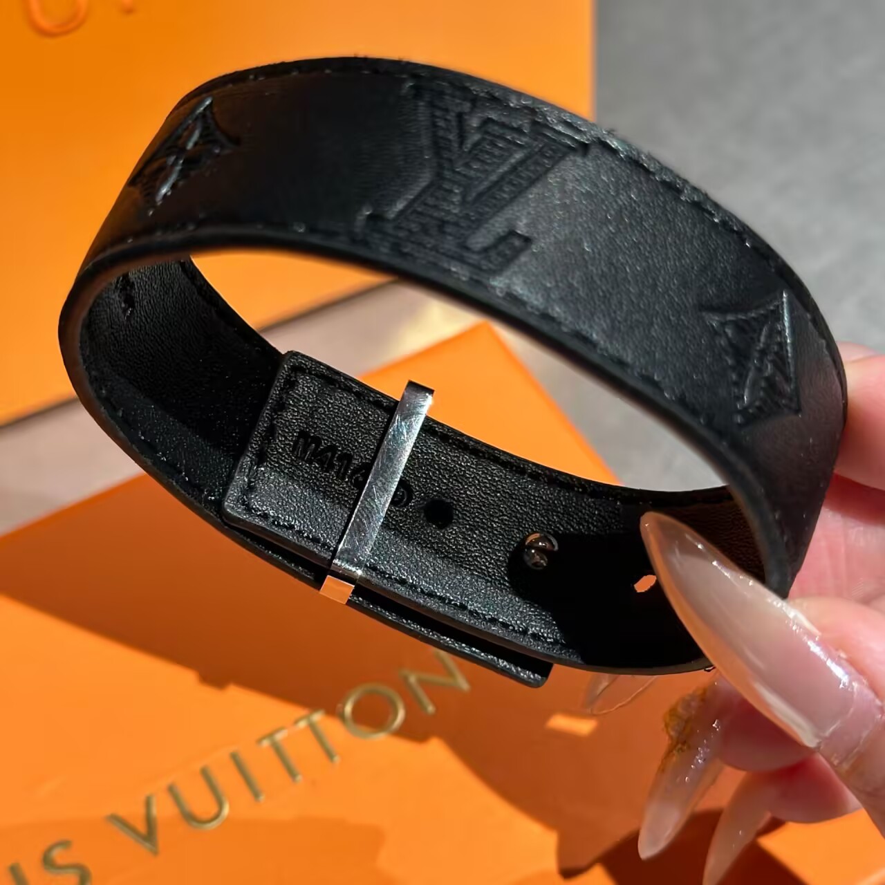 LV Bracelet-010