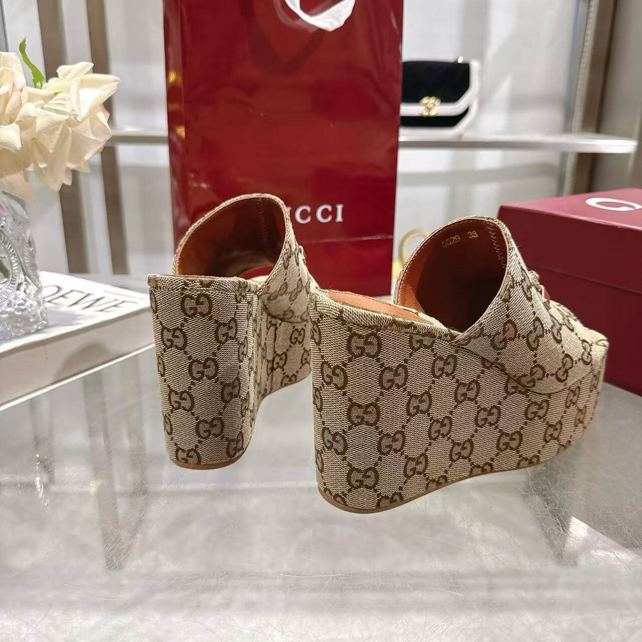 Gucci Slippers Women(AAA)-188