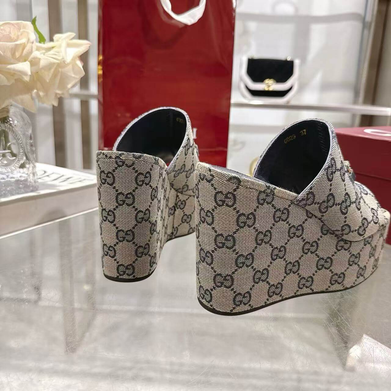 Gucci Slippers Women(AAA)-193