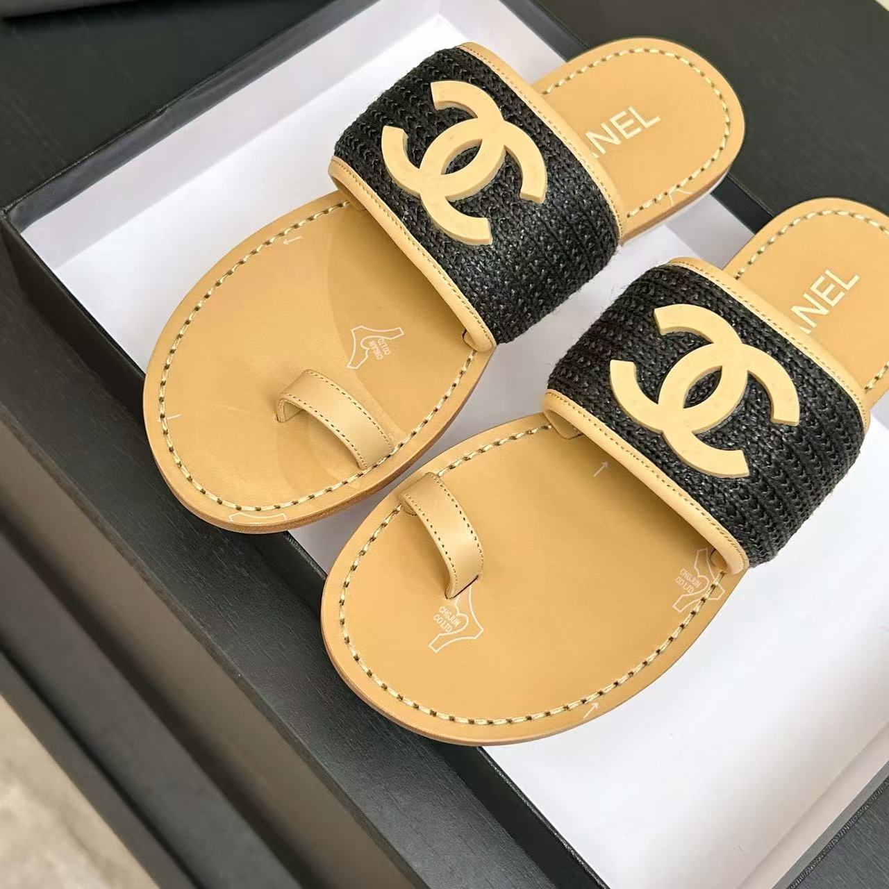 Chanel Slippers Women(AAA)-072